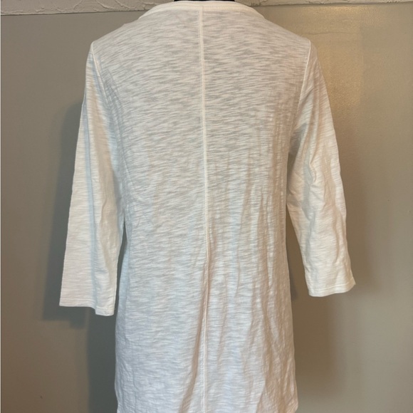 Chico’s Women's White V-Neck Top The Ultimate Tee Size O/ small NWT - Picture 2 of 4